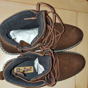 Men's size 10 B-52 by Bullboxer zip and tie boots.
